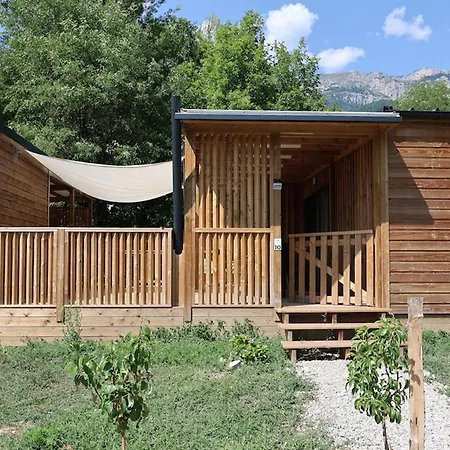 Valterra Lodges A Chatillon-En-Diois * Châtillon-en-Diois