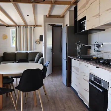 Valterra Lodges A Chatillon-En-Diois Hotel Châtillon-en-Diois